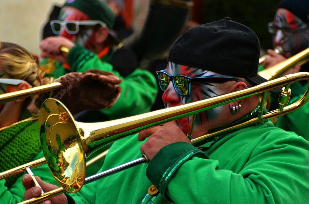 Laute Fasnacht, leise Folgen – Warum besonders junge Ohren Schutz brauchen fasnacht