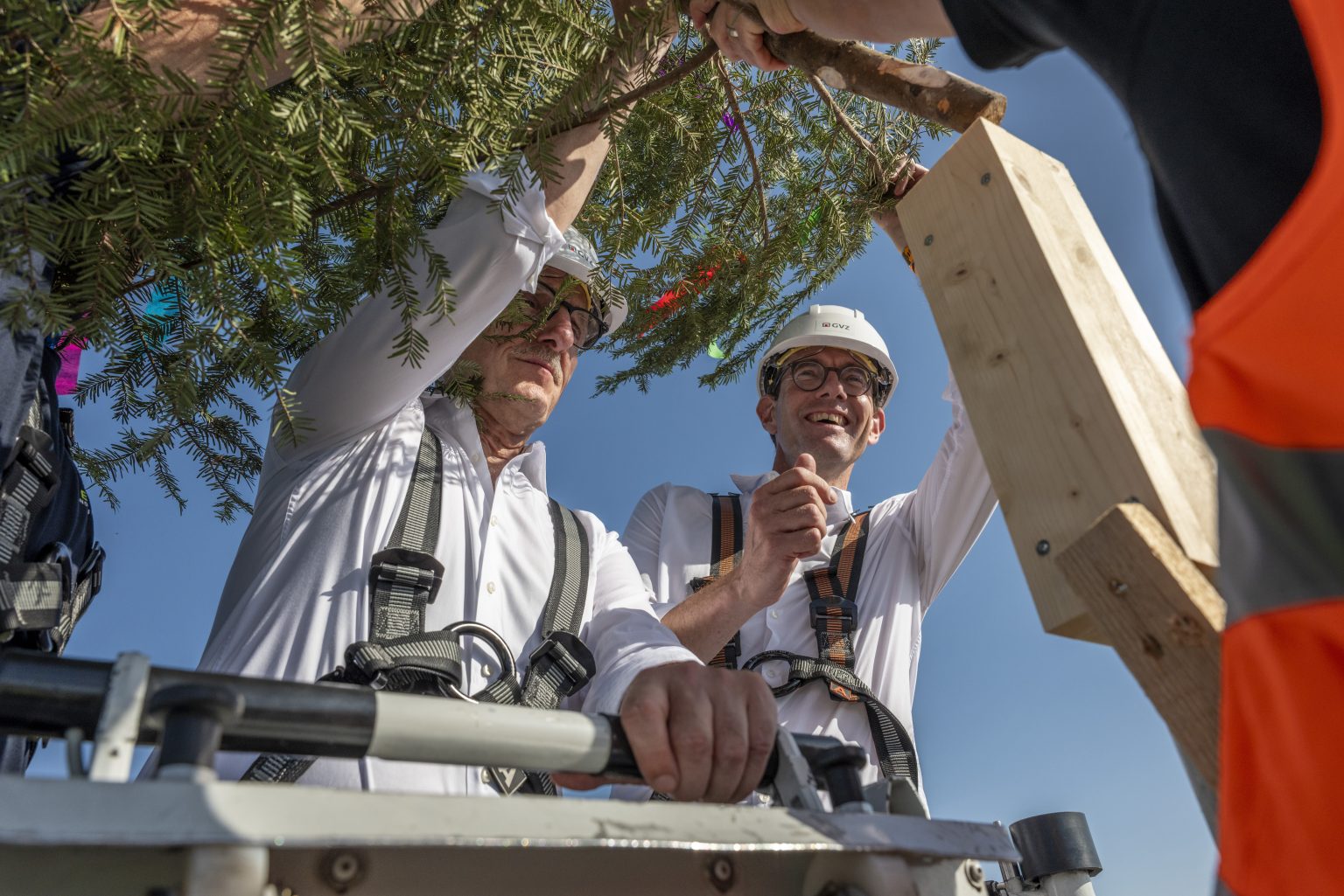 Aufrichte der neuen Brandhäuser im Ausbildungszentrum Andelfingen brandhäuser
